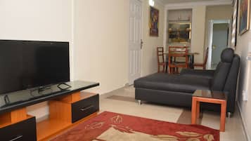 Apartment (Flat B) | Living area | Flat-screen TV