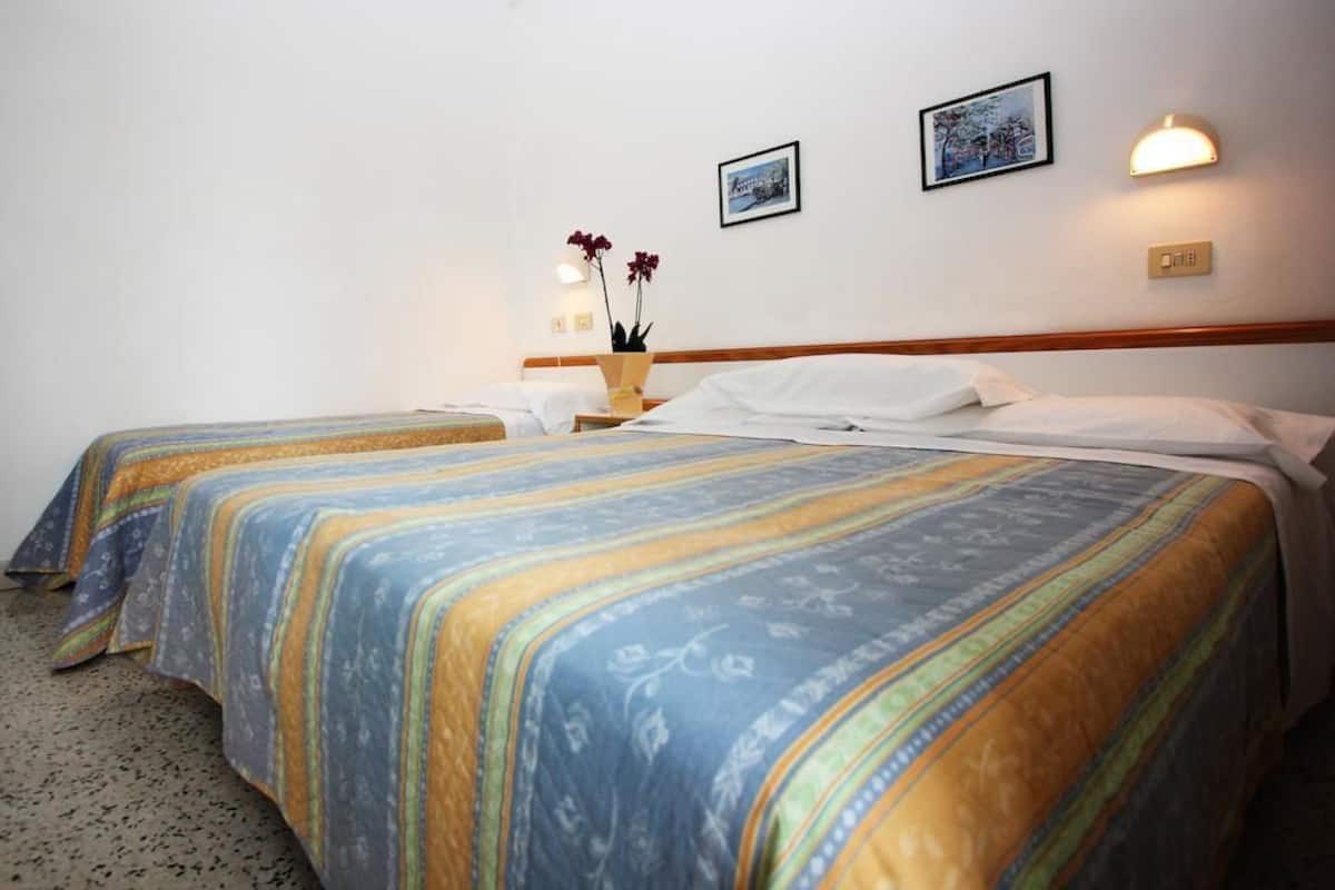 Triple Room, Balcony | WiFi (free), individually decorated, individually furnished