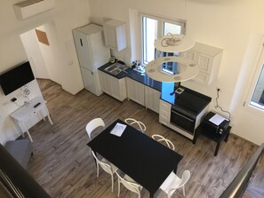 Appartamento Basic, 3 camere da letto (303) | Area soggiorno | TV a schermo piatto