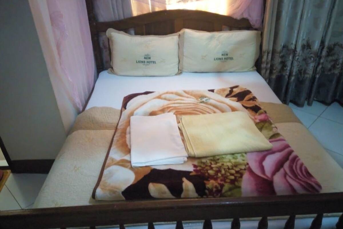 Desk, iron/ironing board (on request), bed sheets