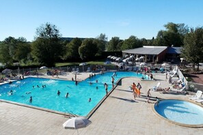 Indoor pool, outdoor pool - Camping Le Fayolan (Clairvaux-les-Lacs)