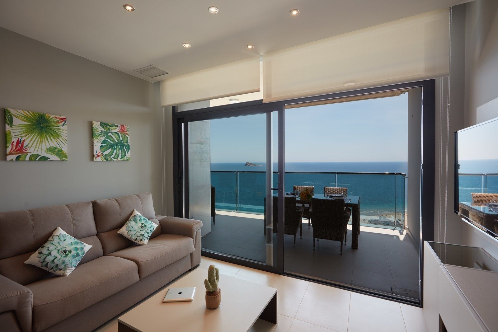 Appartement, 2 slaapkamers, terras, uitzicht op zee | Woonkamer | Een flatscreentelevisie
