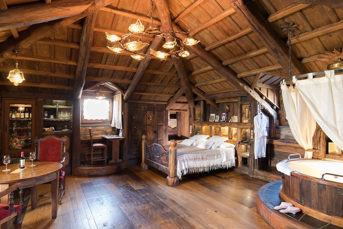 suite | minibar, in-room safe, free wifi, bed sheets