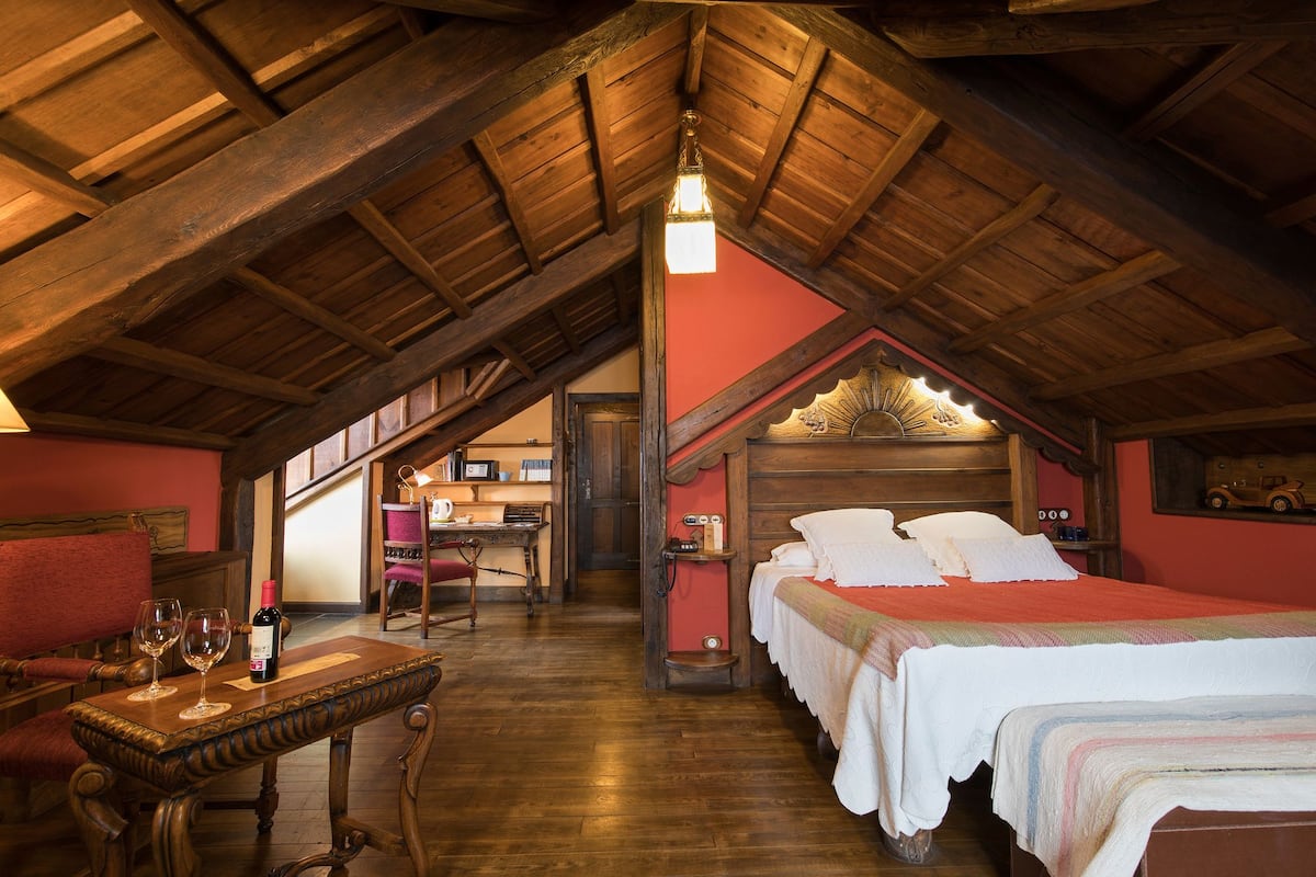 superior double room | minibar, in-room safe, free wifi, bed sheets