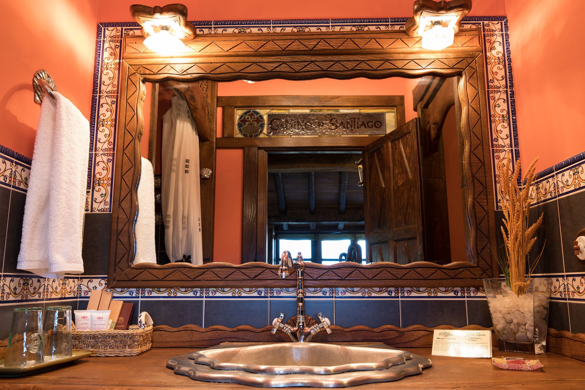 superior double room | bathroom | towels