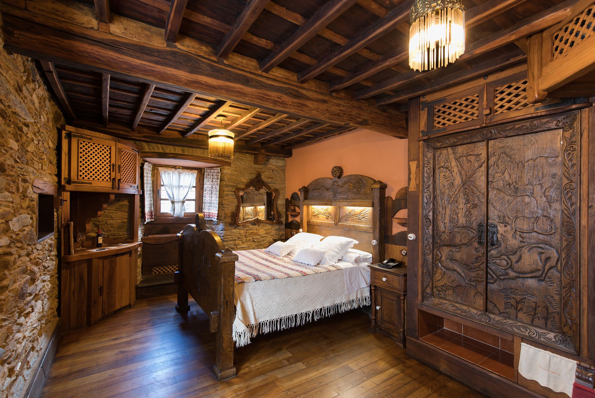 standard double room | minibar, in-room safe, free wifi, bed sheets