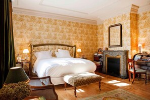 Roupas de cama premium, cofres nos quartos, individualmente decorados