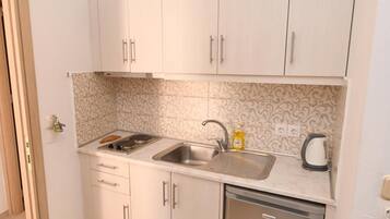 Fridge, stovetop, electric kettle, toaster