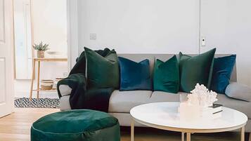 Apartment, Private Bathroom, Park View | Lounge