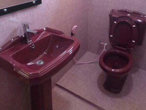 Double Room with Shared bathroom | Bathroom | Shower, free toiletries - Yoho The Train View (Nanuoya)