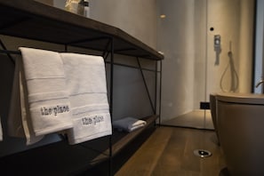 Premium Suite | Bathroom | Shower, rainfall showerhead, hair dryer, towels - The Place (Rome)
