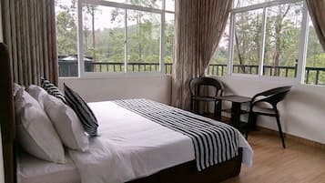豪華雙人房, 1 張特大雙人床, 露台, 山景 | 1 間睡房、高級寢具、書桌、免費 Wi-Fi