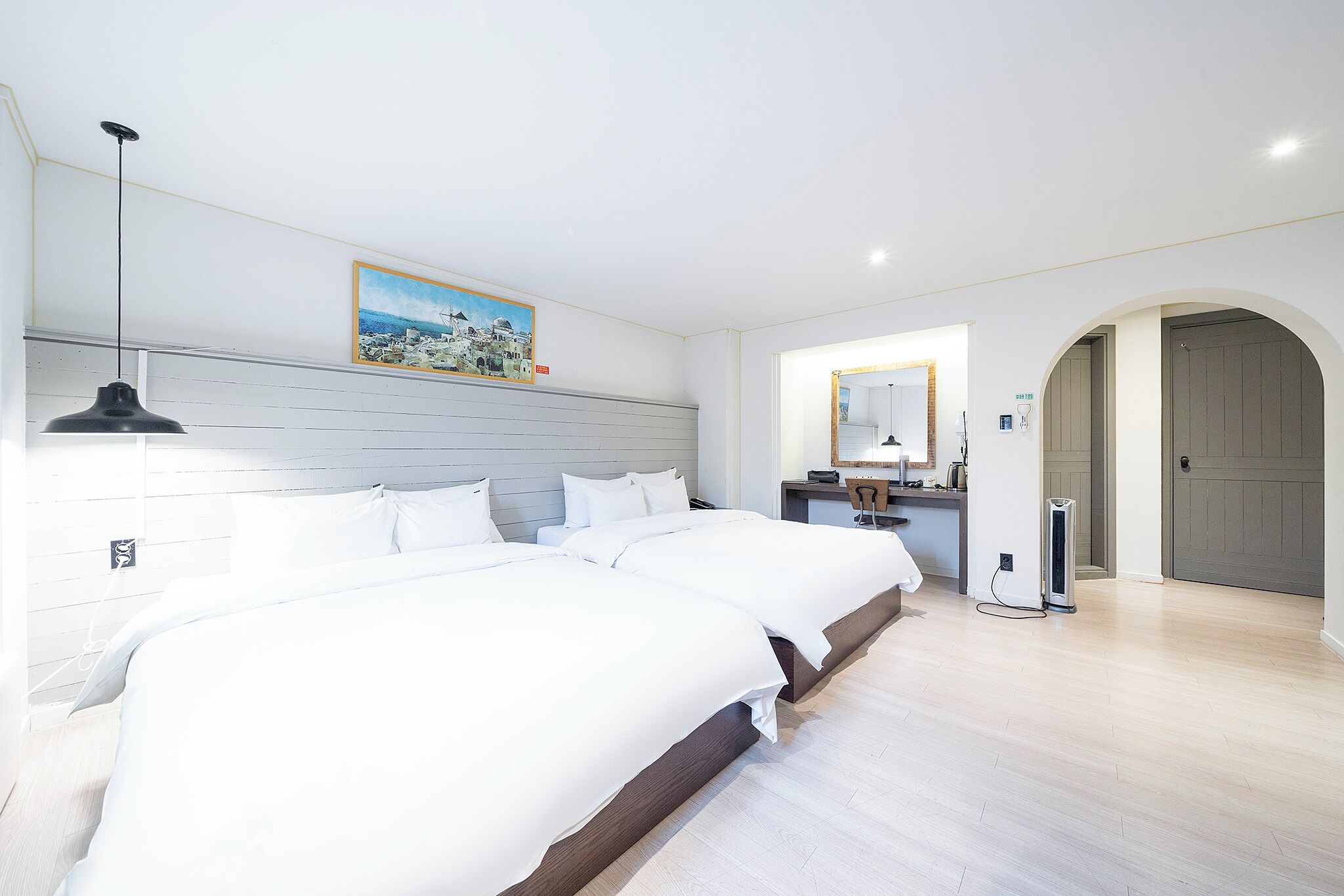 Business Twin Beds | Seprai premium, selimut bulu angsa, dan meja kerja