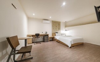 Ropa de cama de alta calidad, cubrecamas y escritorio