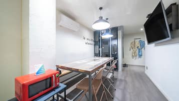 Familien-Vierbettzimmer, 2Â Queen-Betten | Hochwertige Bettwaren, Daunenbettdecken, Schreibtisch