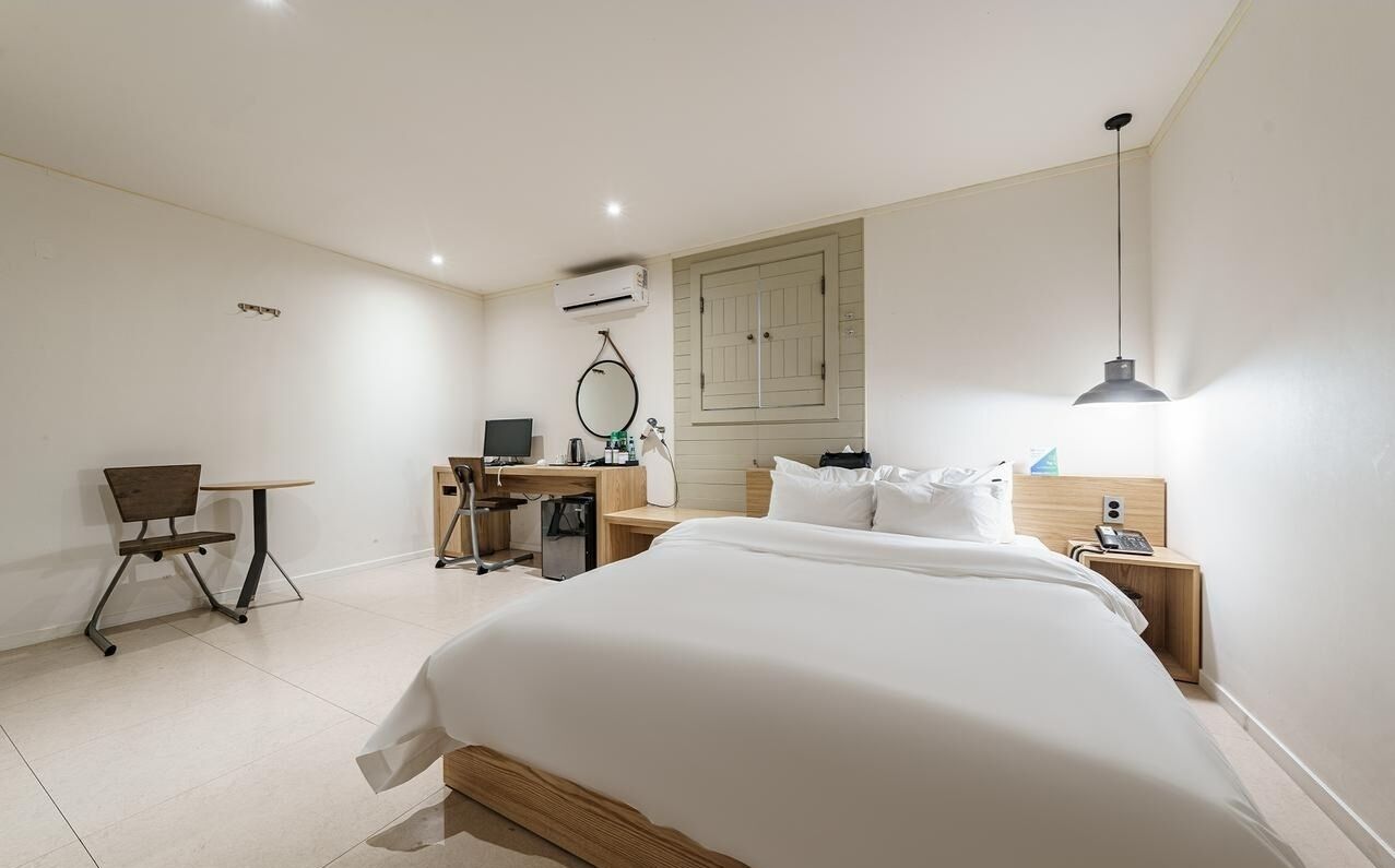 deluxe double room | premium bedding, down duvets, desk, laptop workspace