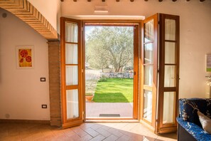 Classic Apartment, 2 Bedrooms | Living area