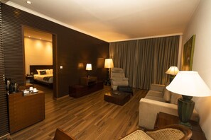 Quarto executivo, 1 quarto | Banheiro | Chuveiro, produtos de toalete grátis