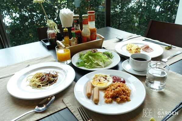 Restaurant - The Garden 304 (Si Maha Phot)