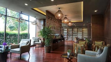 Daily buffet breakfast (THB 250 per person)