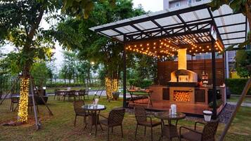 Breakfast, lunch, dinner served; local and international cuisine