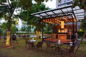 Breakfast, lunch, dinner served; local and international cuisine 