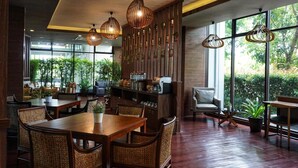Desayuno buffet todos los días (con cargo)