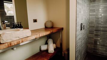 Design House, 2 Bedrooms, Mountain View | Bathroom | Shower, rainfall showerhead, eco-friendly toiletries, hair dryer