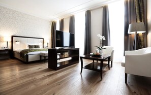 Comfort Double Room | In-room safe, desk, blackout drapes, soundproofing - Kleiner Rosengarten (Mannheim)