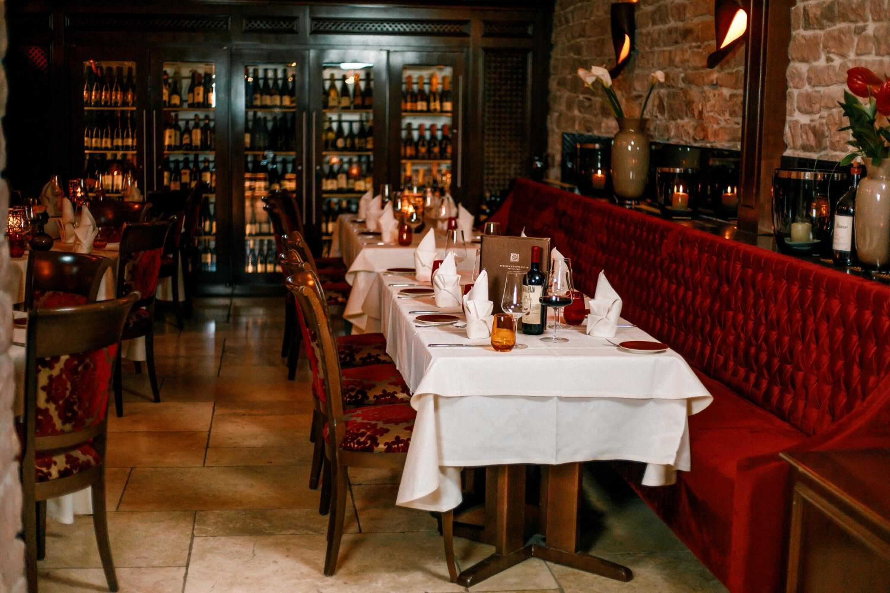 lunch and dinner served, italian cuisine