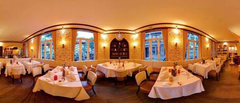 Daily buffet breakfast (EUR 18 per person)