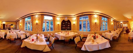 Desayuno buffet diario (EUR 18 por persona)