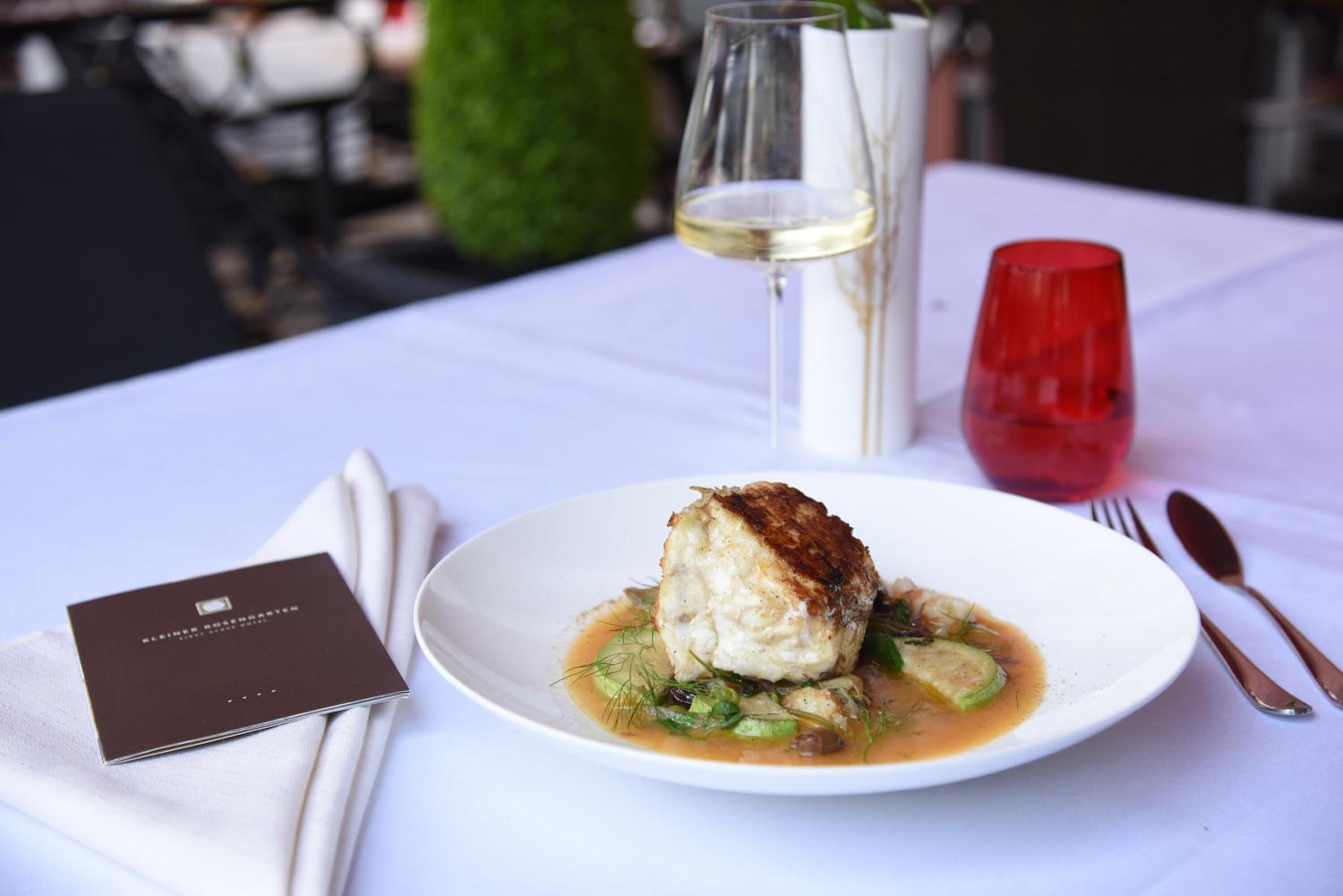 lunch and dinner served, italian cuisine