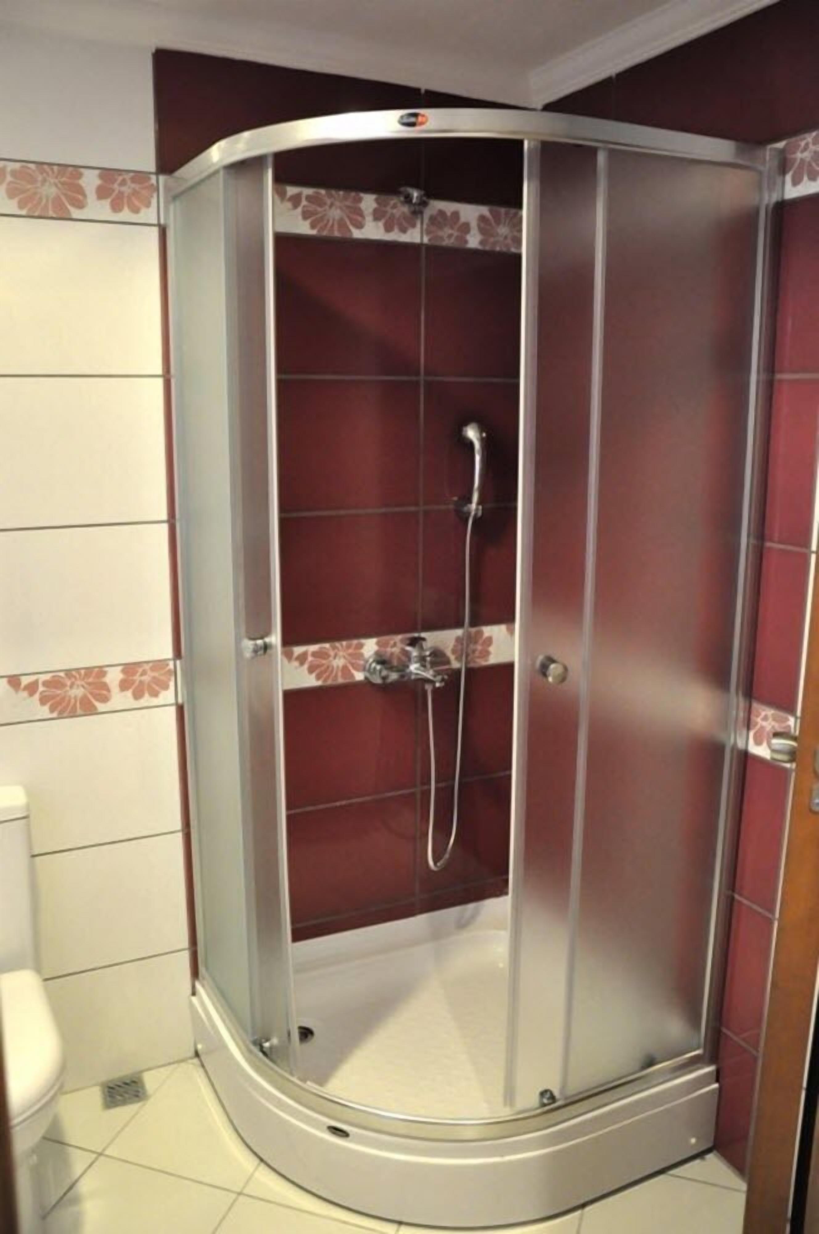 shower, free toiletries, hair dryer, slippers