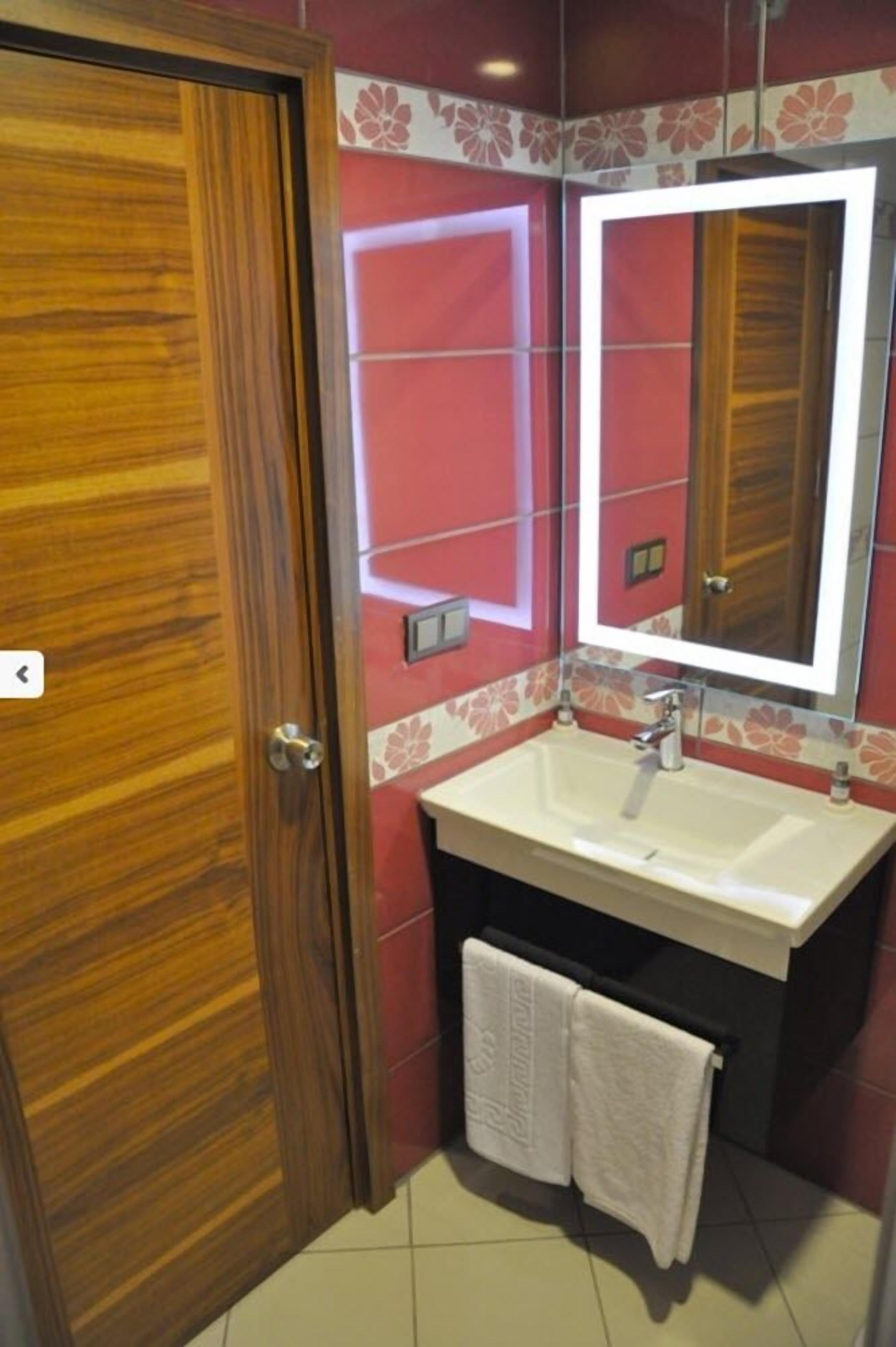 shower, free toiletries, hair dryer, slippers