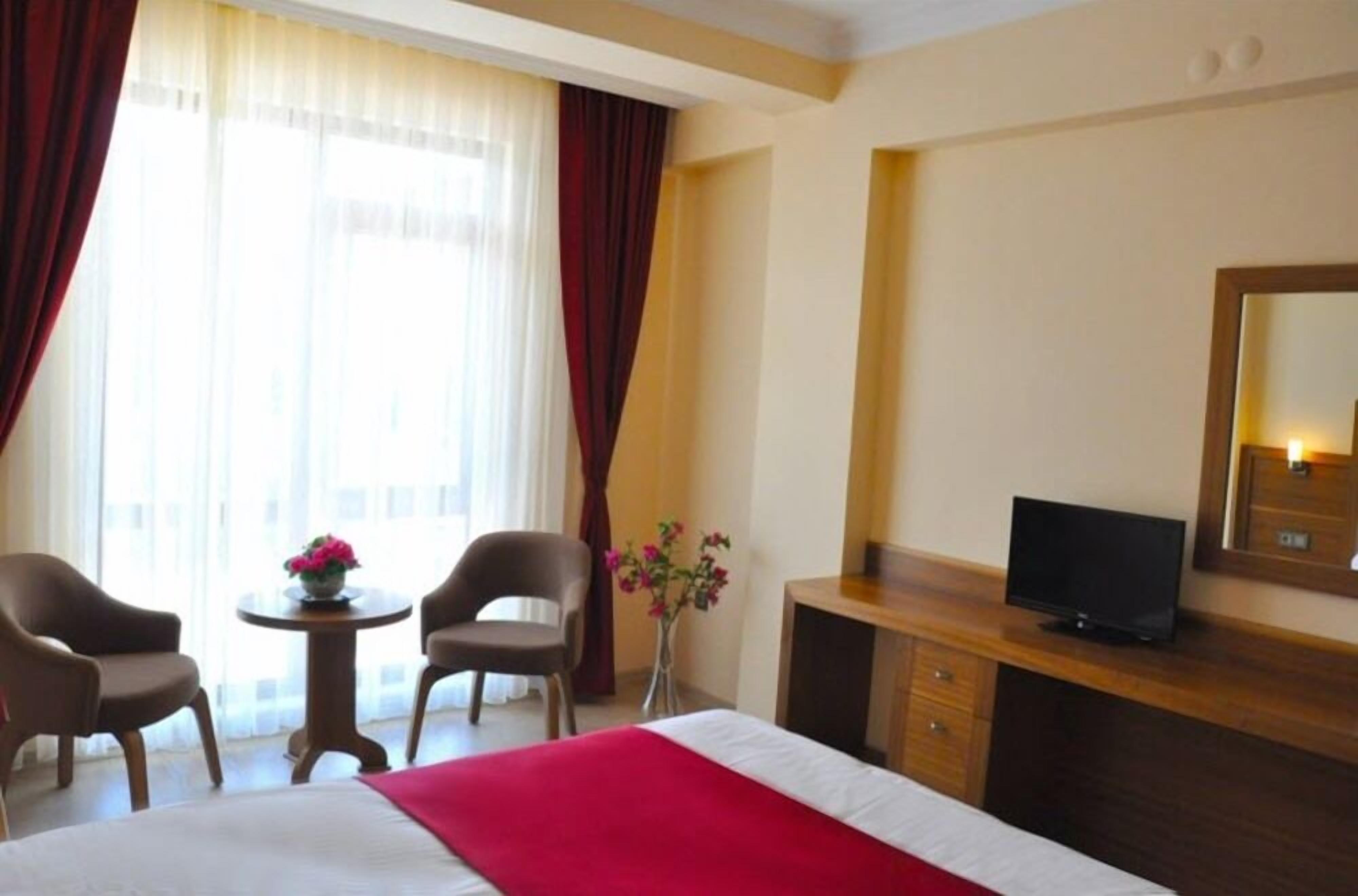 in-room safe, blackout curtains, free wifi, bed sheets
