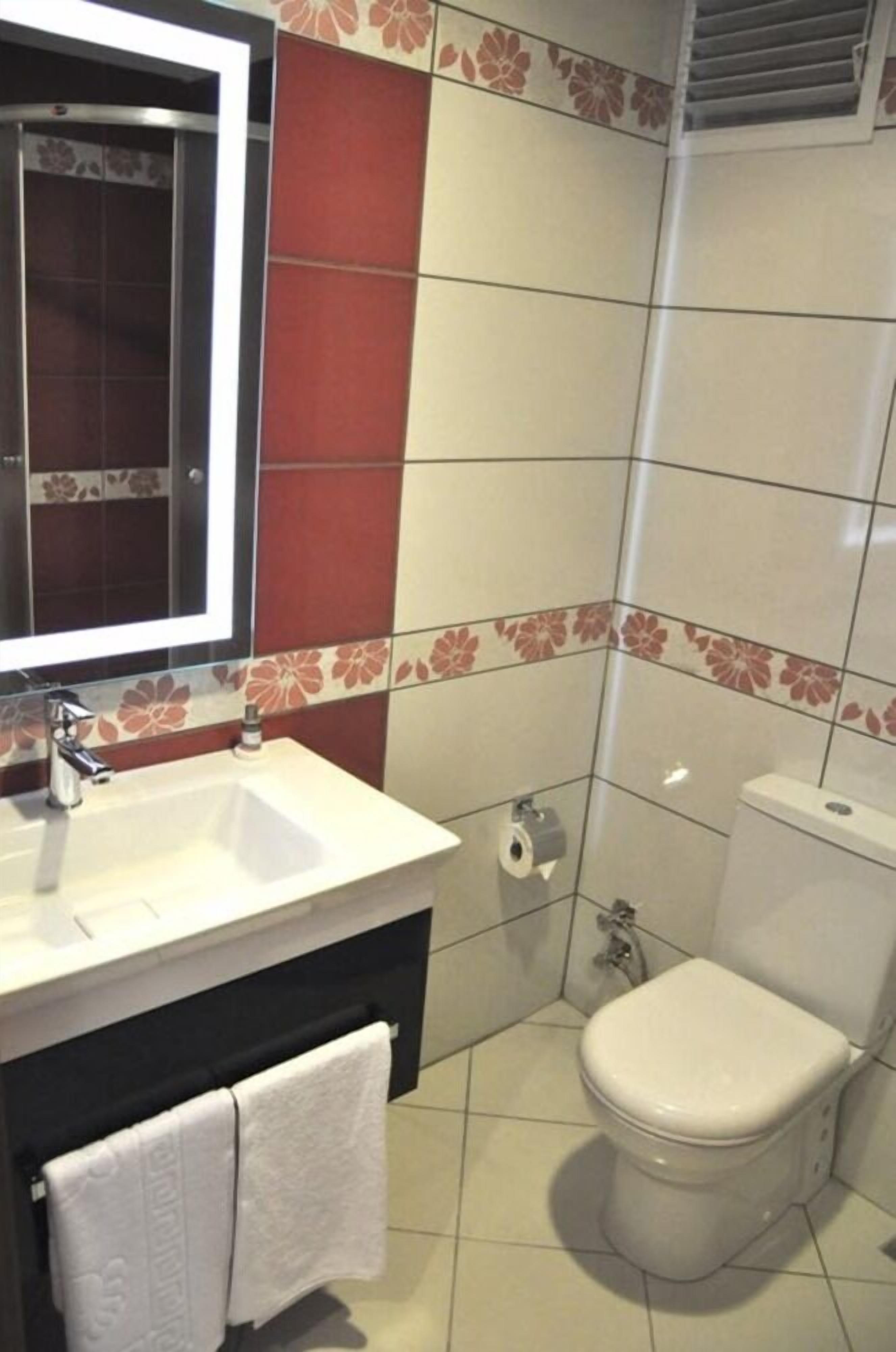 shower, free toiletries, hair dryer, slippers