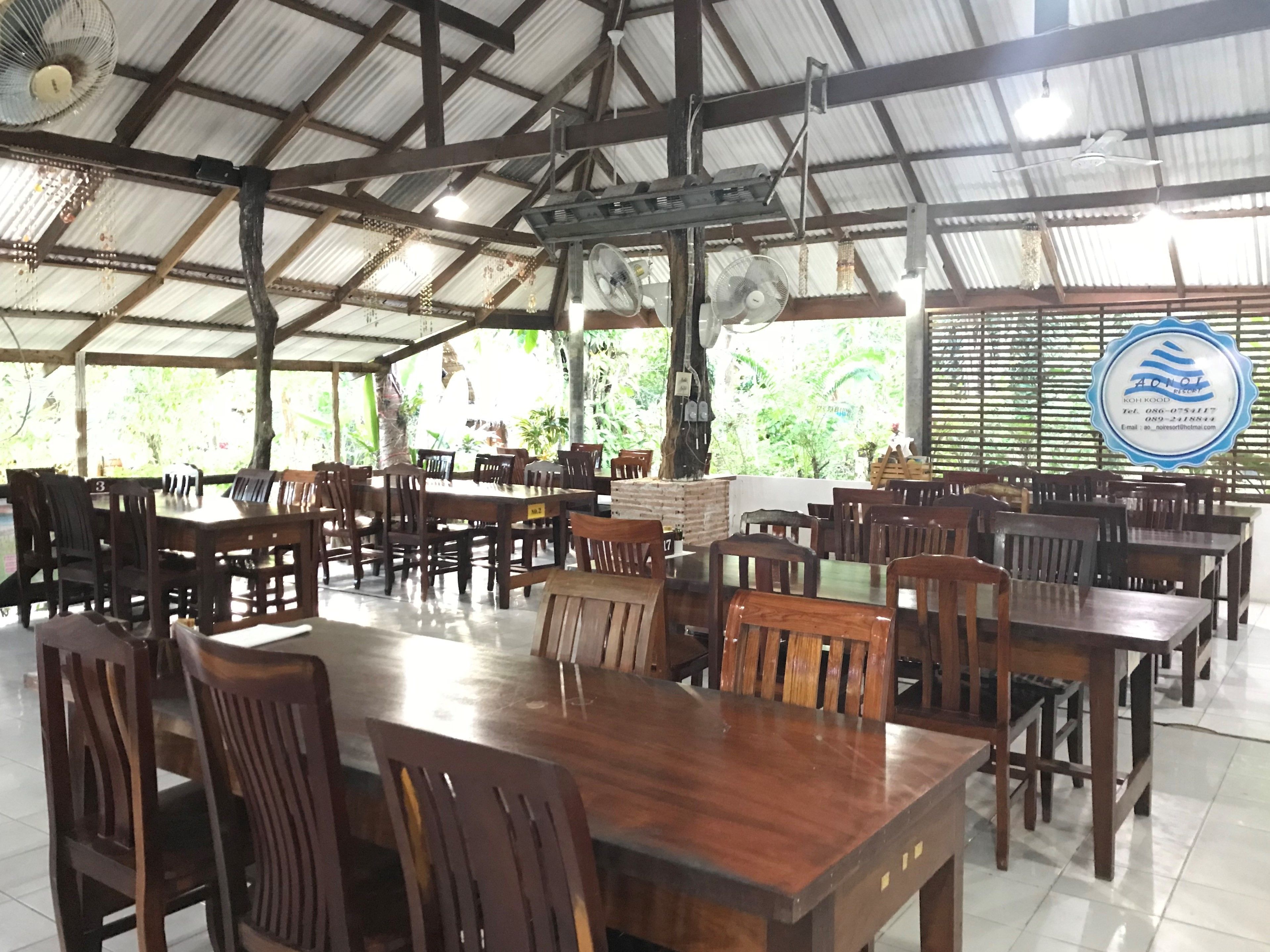 Breakfast, lunch, dinner served; Thai cuisine 