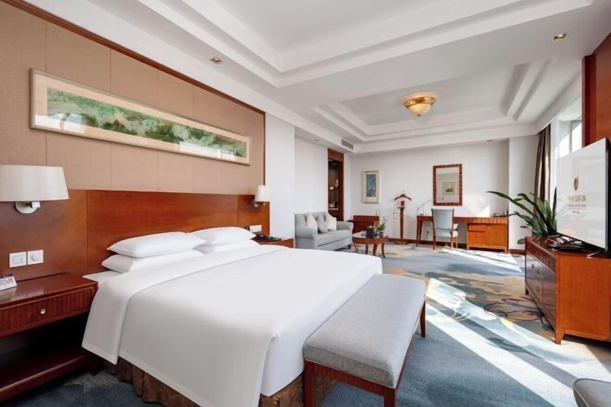 Minibar, in-room safe, desk, blackout curtains