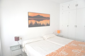 Double or Twin Room (V) | Desk, iron/ironing board, free cribs/infant beds, free WiFi - Hospederia Imar (Cádiz)