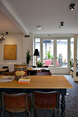 Bar (on property) - Hello I'm Local (Haarlem)