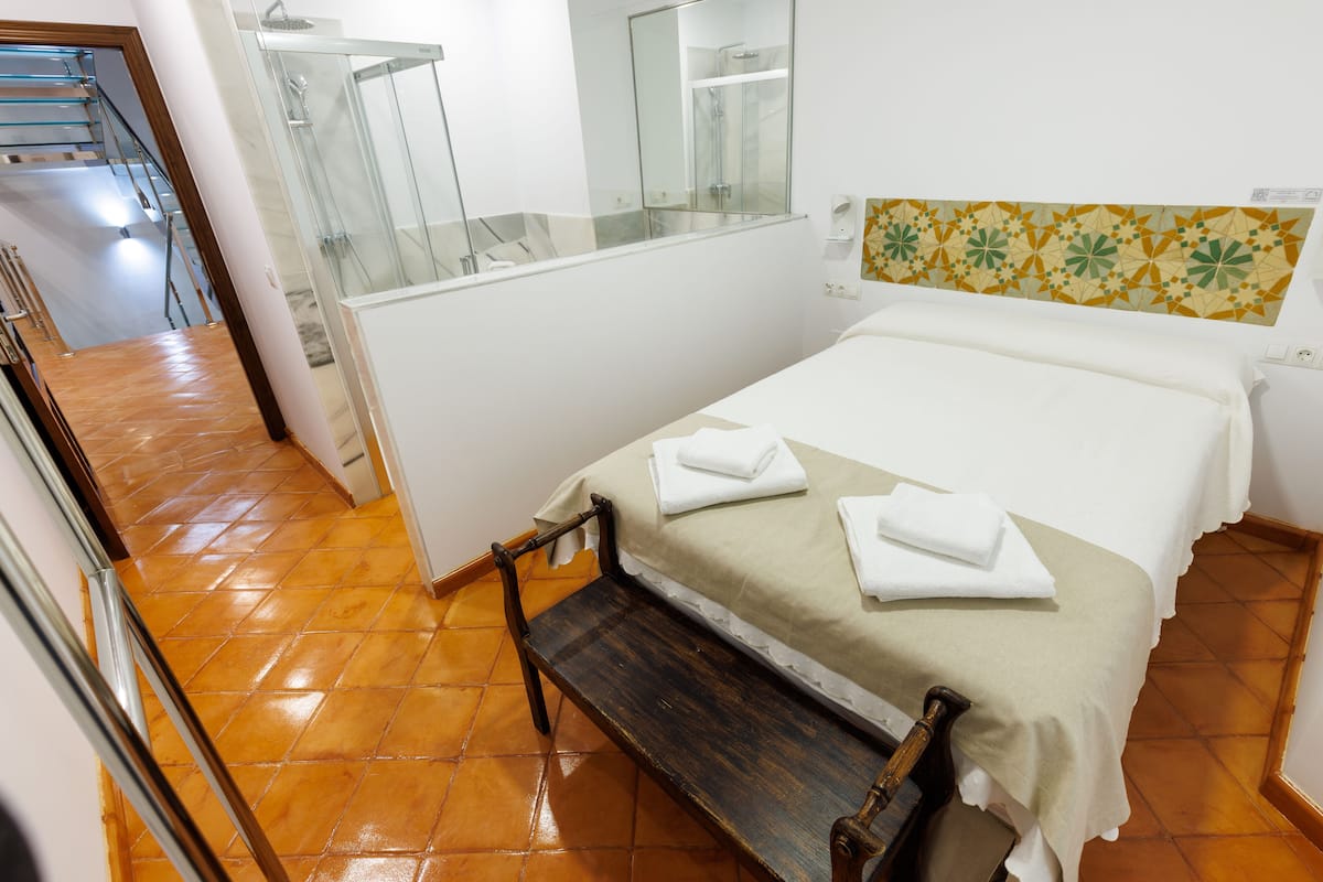 SUPERIOR DOUBLE ROOM - 201 - Thyme | Premium bedding, soundproofing, free WiFi, bed sheets