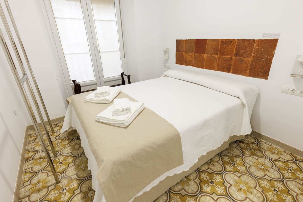 Ropa de cama de alta calidad, sistema de insonorización y wifi gratis