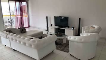 Apartment | Living area | Plasma TV