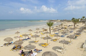 On the beach - Monarque Dar Jerba Narjess - Family Only (Djerba Midun)