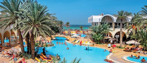 Indoor pool, 3 outdoor pools, pool umbrellas, pool loungers