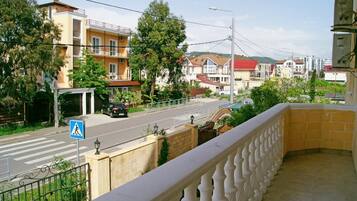 Habitación estándar con 2 camas individuales, balcón | Balcón