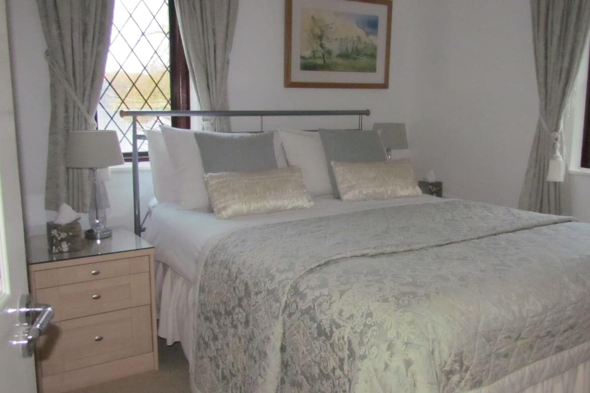 Premium bedding, individually decorated, individually furnished, desk