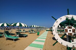 Beach nearby - Hotel Cristina Corona (Cattolica)