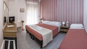 Minibar, in-room safe, desk, cots/infant beds - Hotel Cristina Corona (Cattolica)